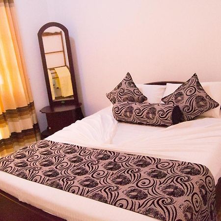 Hotel Iduwara Guest à Sigirîya Extérieur photo
