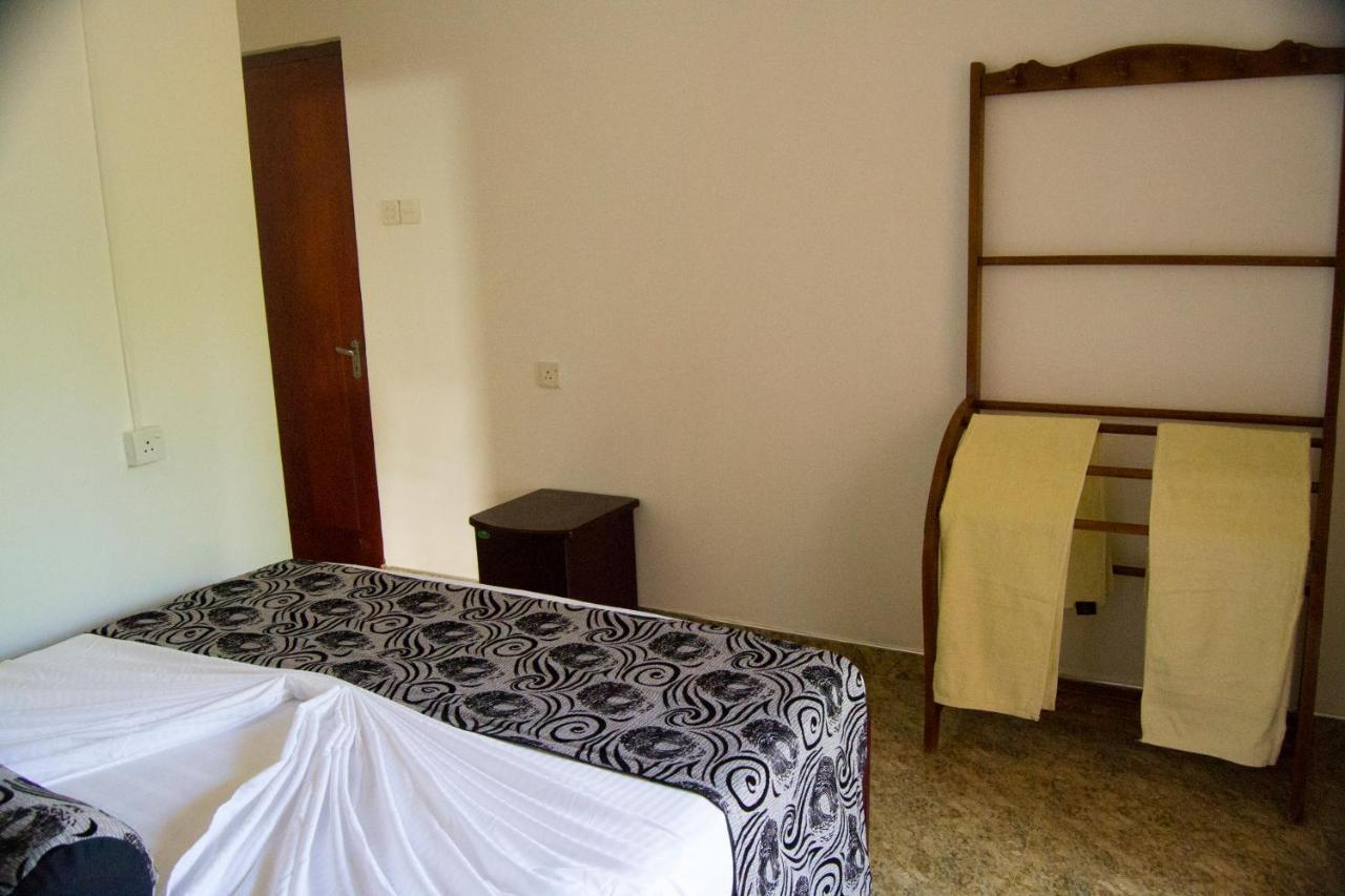 Hotel Iduwara Guest à Sigirîya Extérieur photo