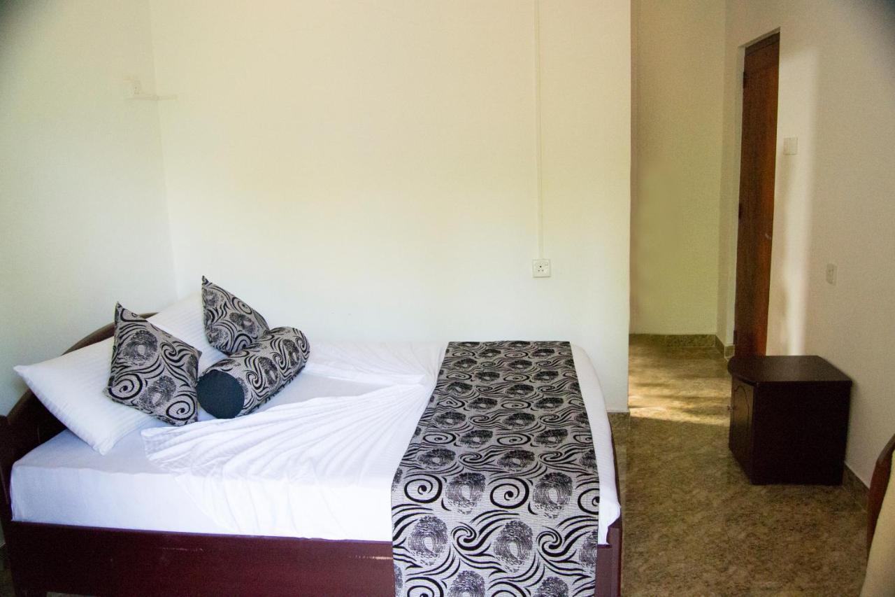 Hotel Iduwara Guest à Sigirîya Extérieur photo